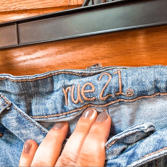 rue 21 ripped jean shorts - Picture 3 of 4